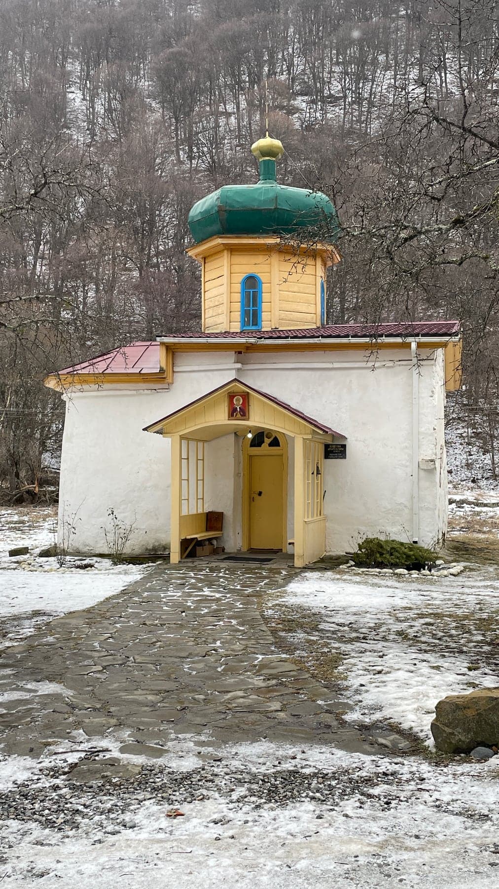 Маленькая церковь в Архызе