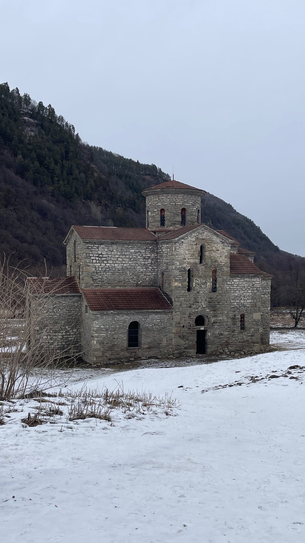 Каменный храм в Архызе