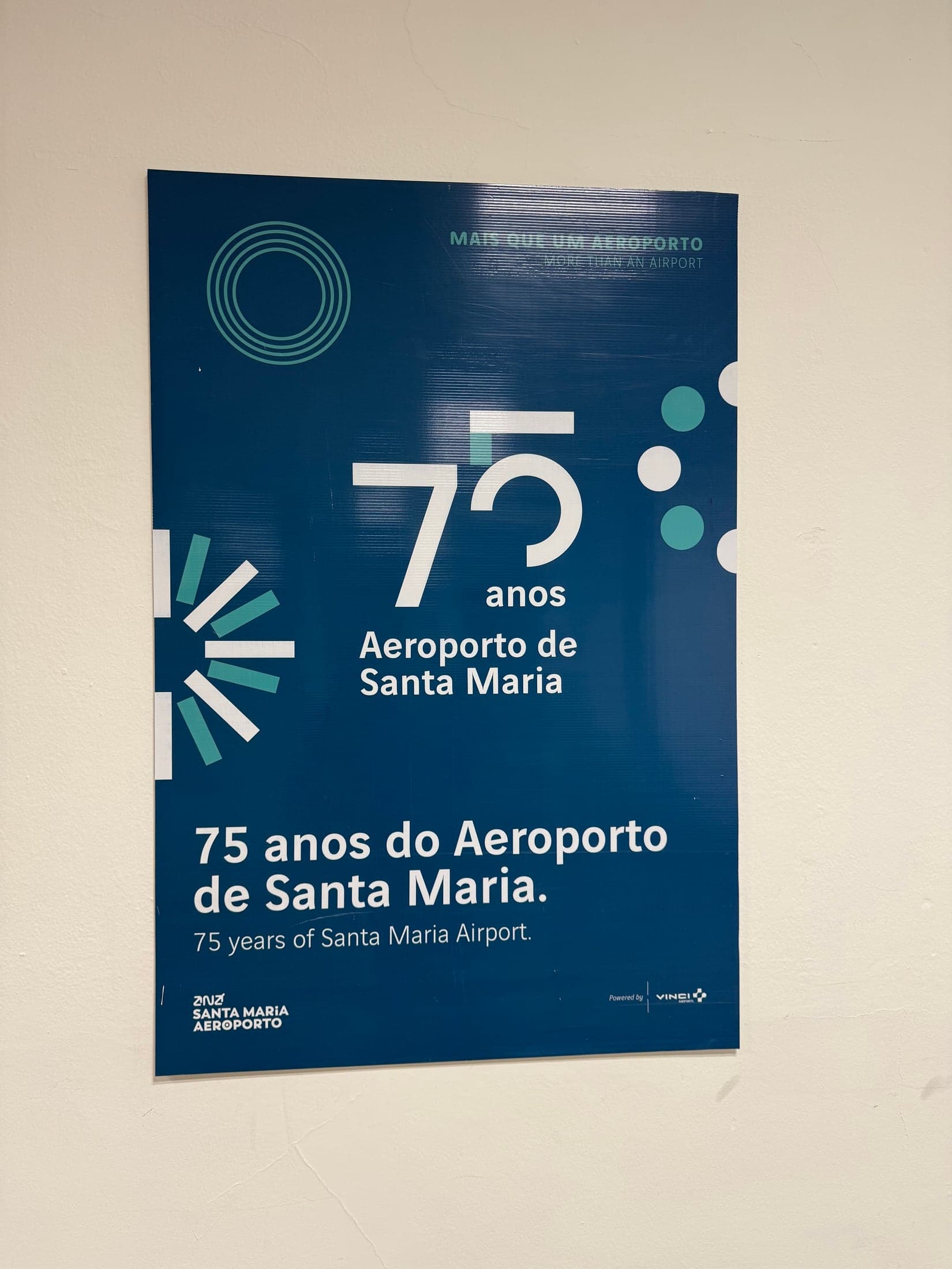 Плакат к 75-летию аэропорта Санта-Марии
