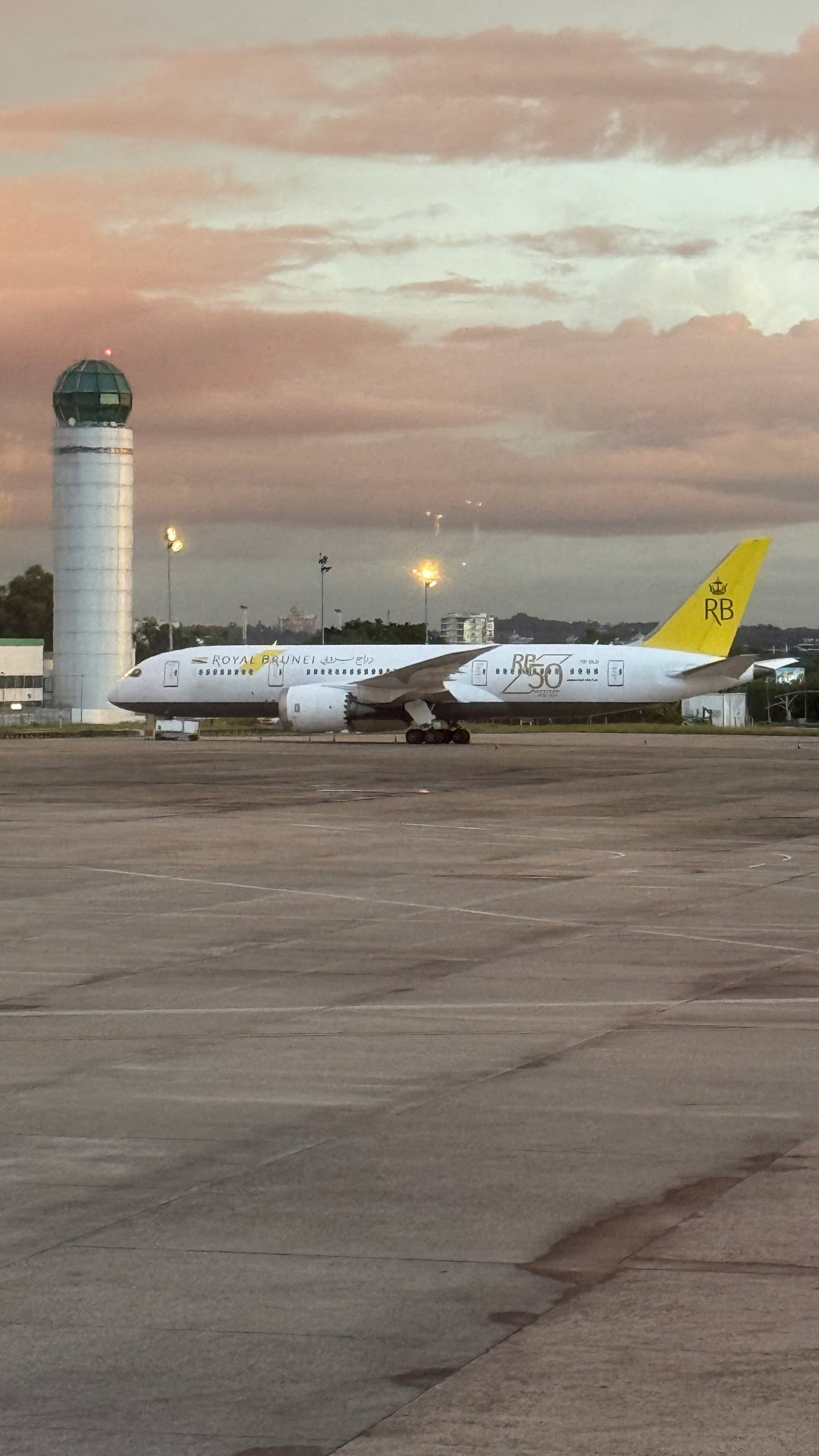 Самолёт Royal Brunei в аэропорту