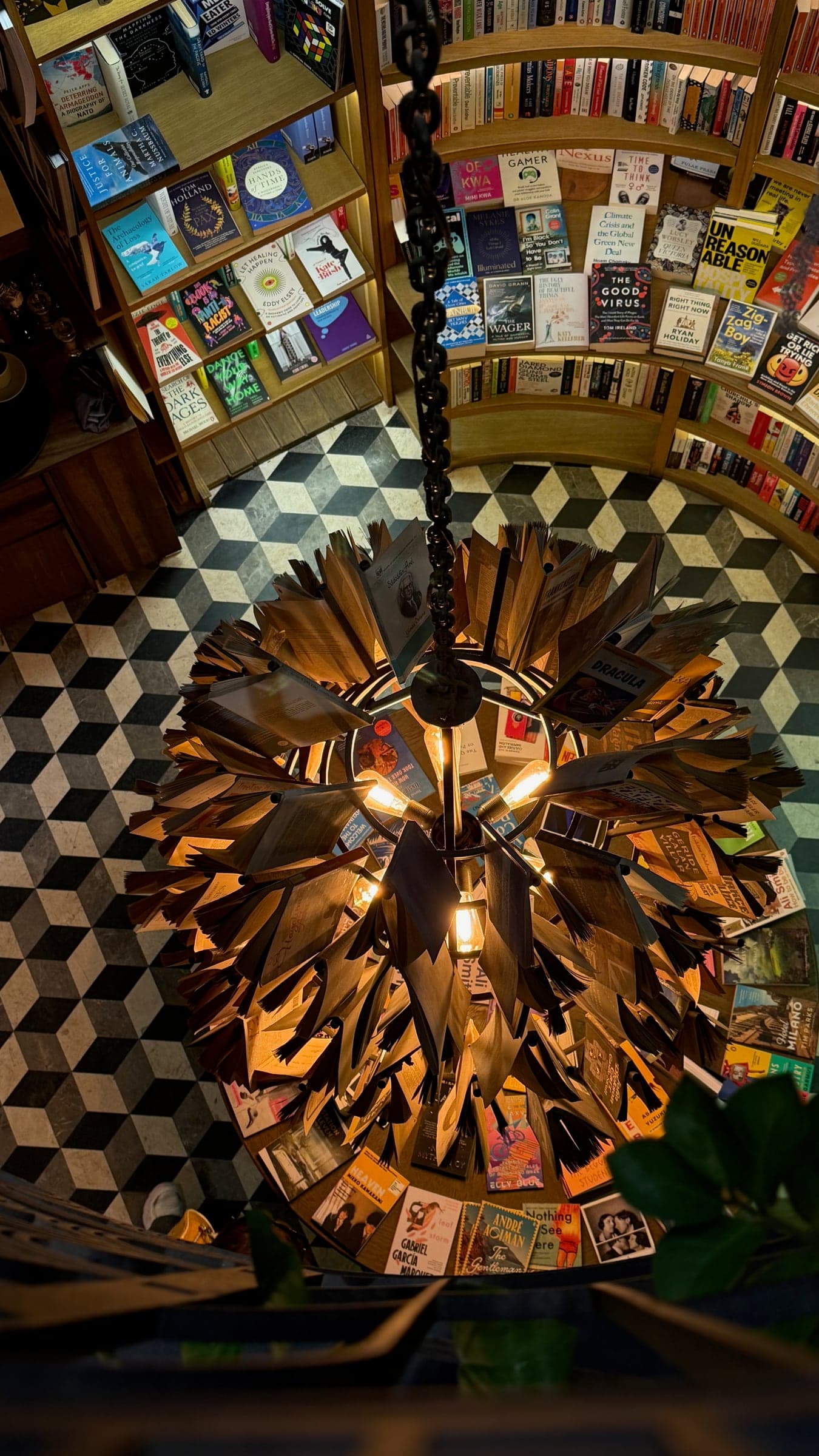 Лестница в книжном месте Стамбула