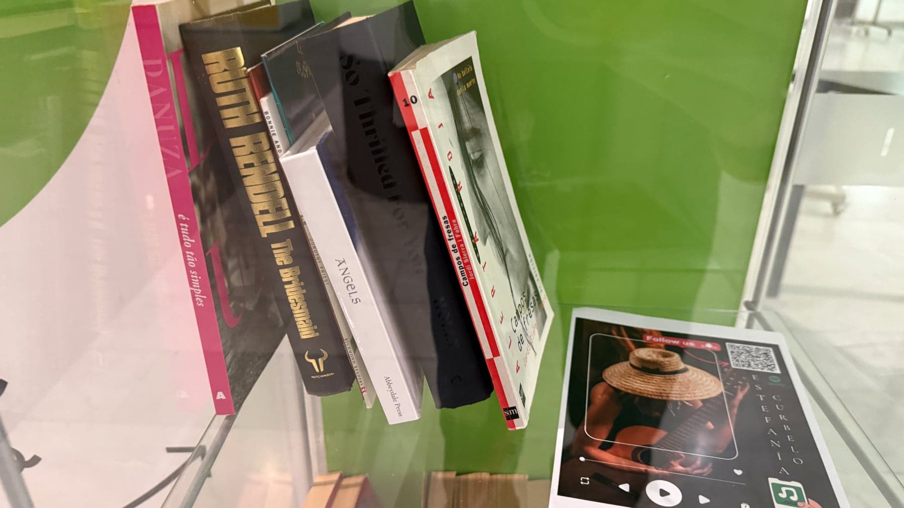 Книжная витрина на Лансароте