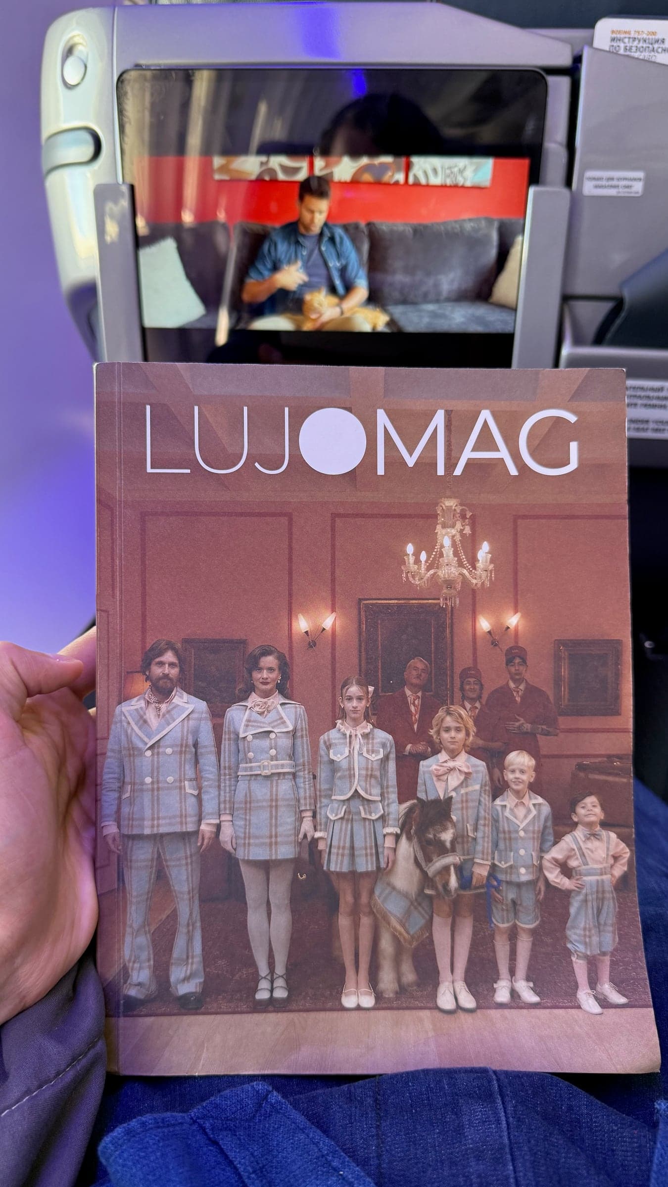 Журнал Lujo на борту самолёта