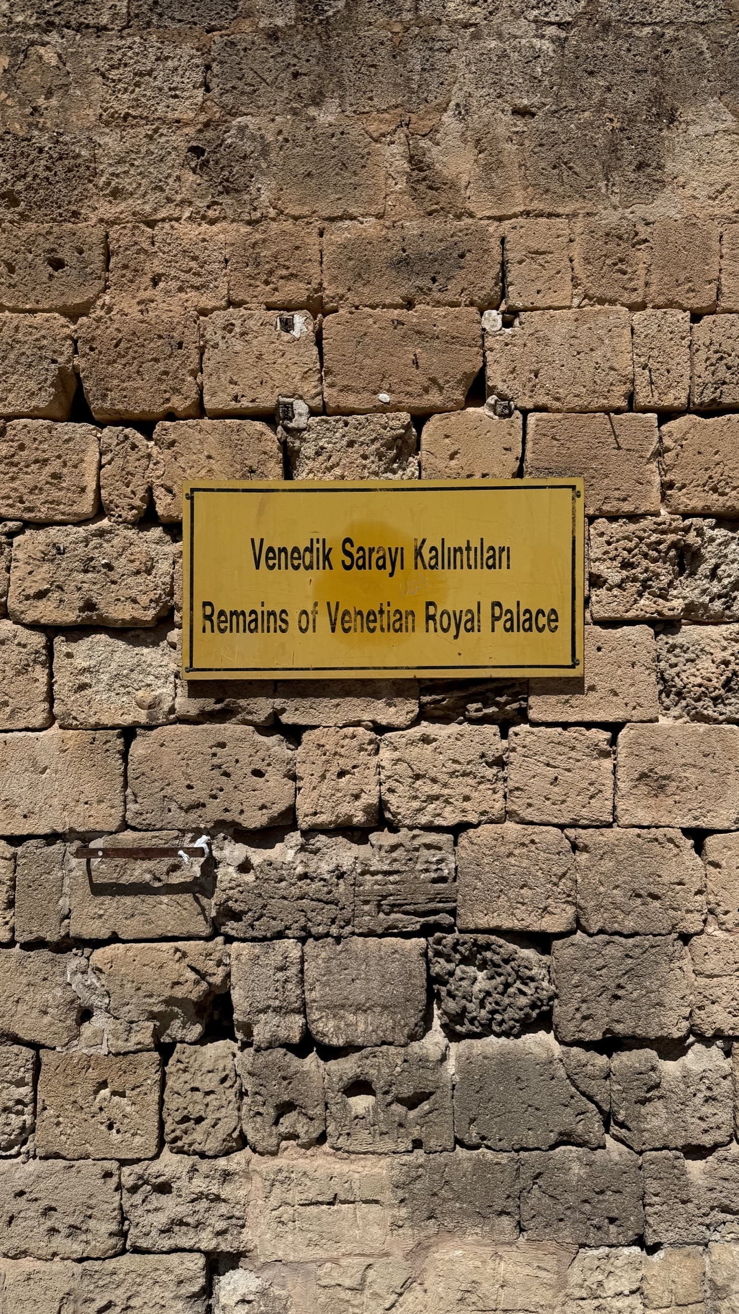 Табличка Remains of Venetian Royal Palace