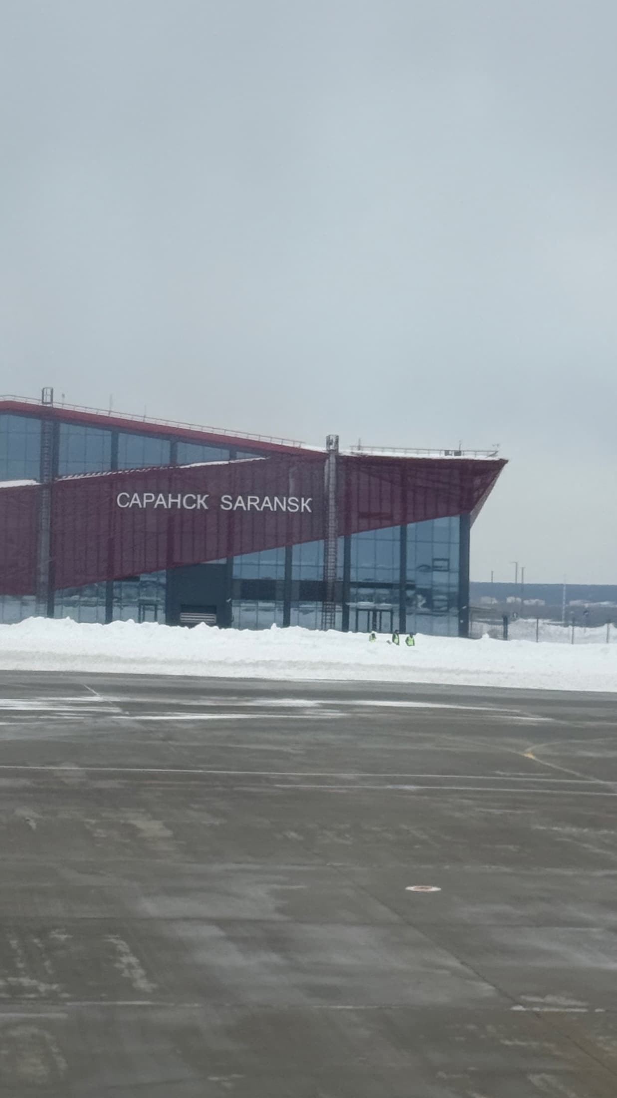 Зимний фасад у аэропорта Саранска