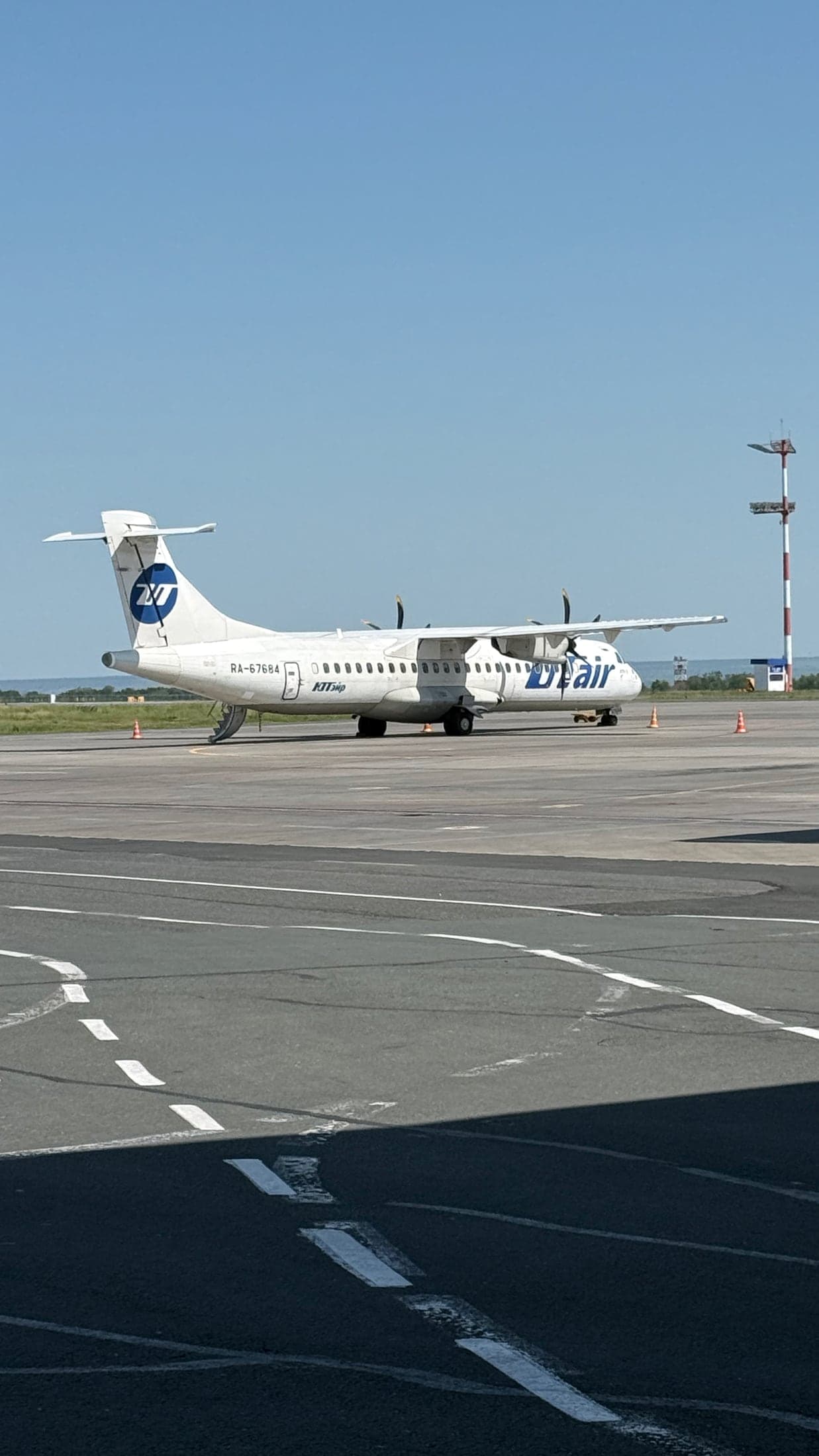 Самолёт Utair на перроне в Самаре