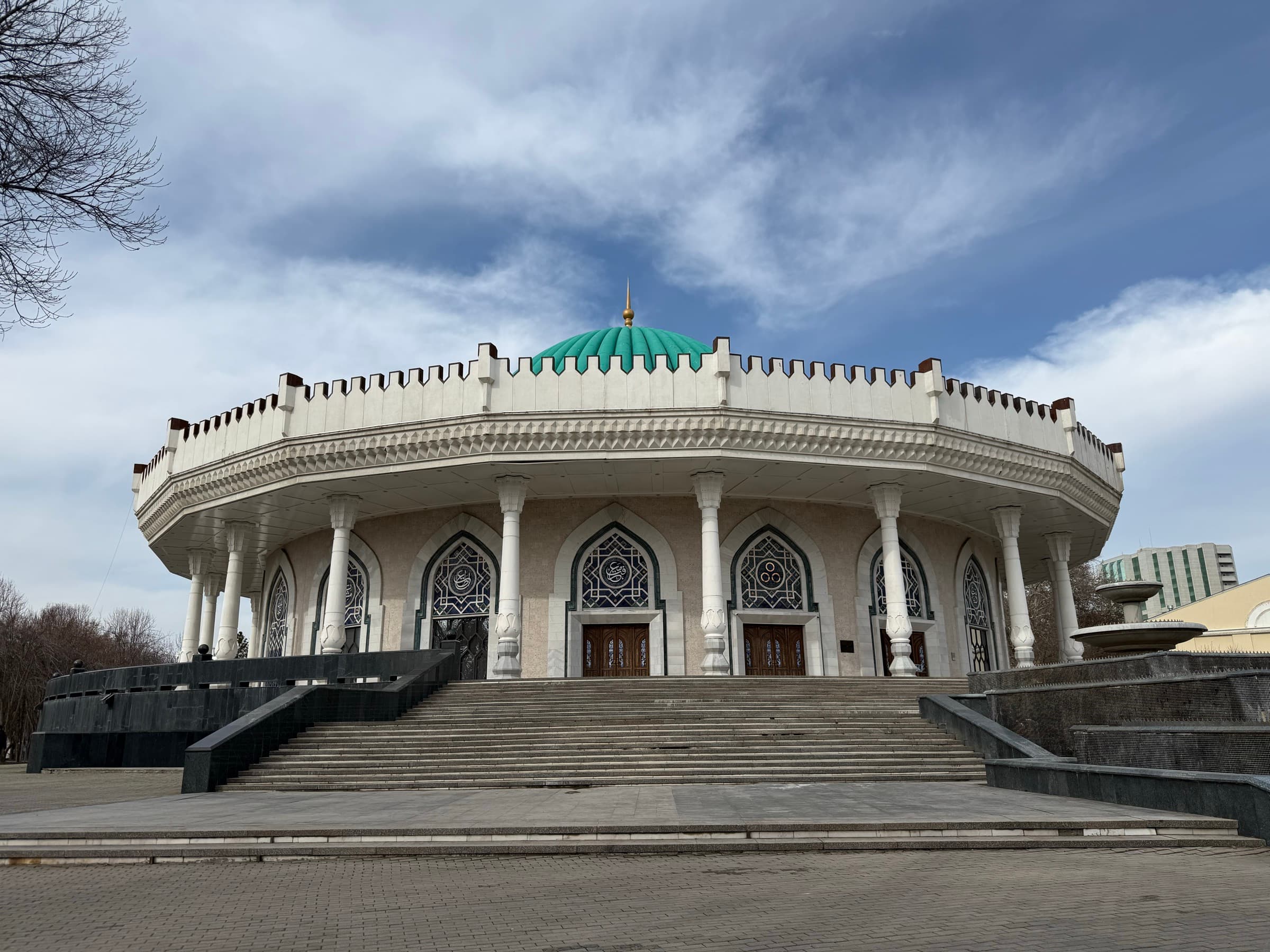 Круглое здание в Ташкенте