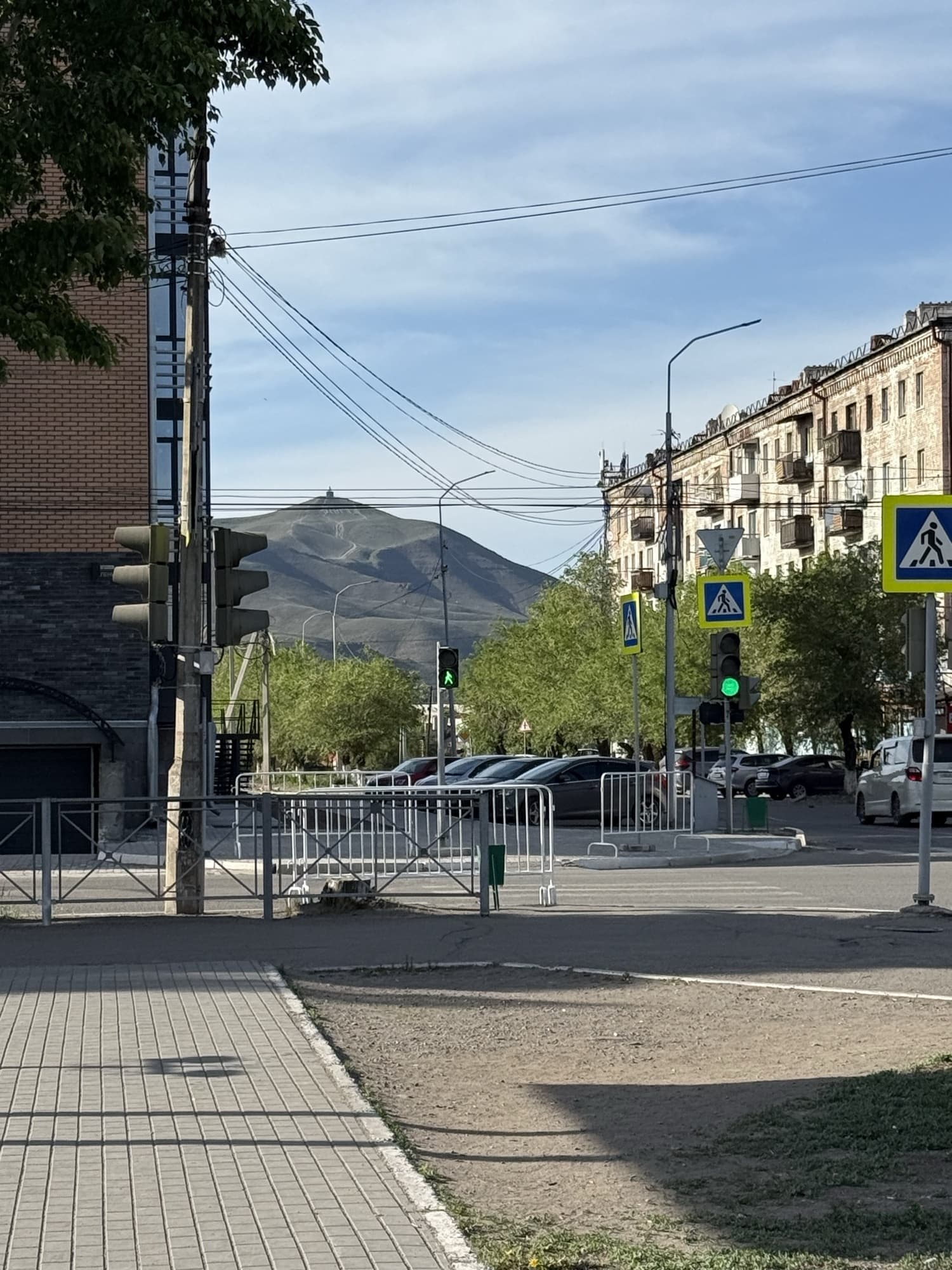 Городской вид Кызыла и горы