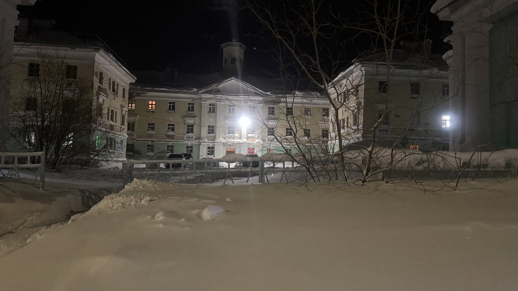 Снежная площадь в Воркуте