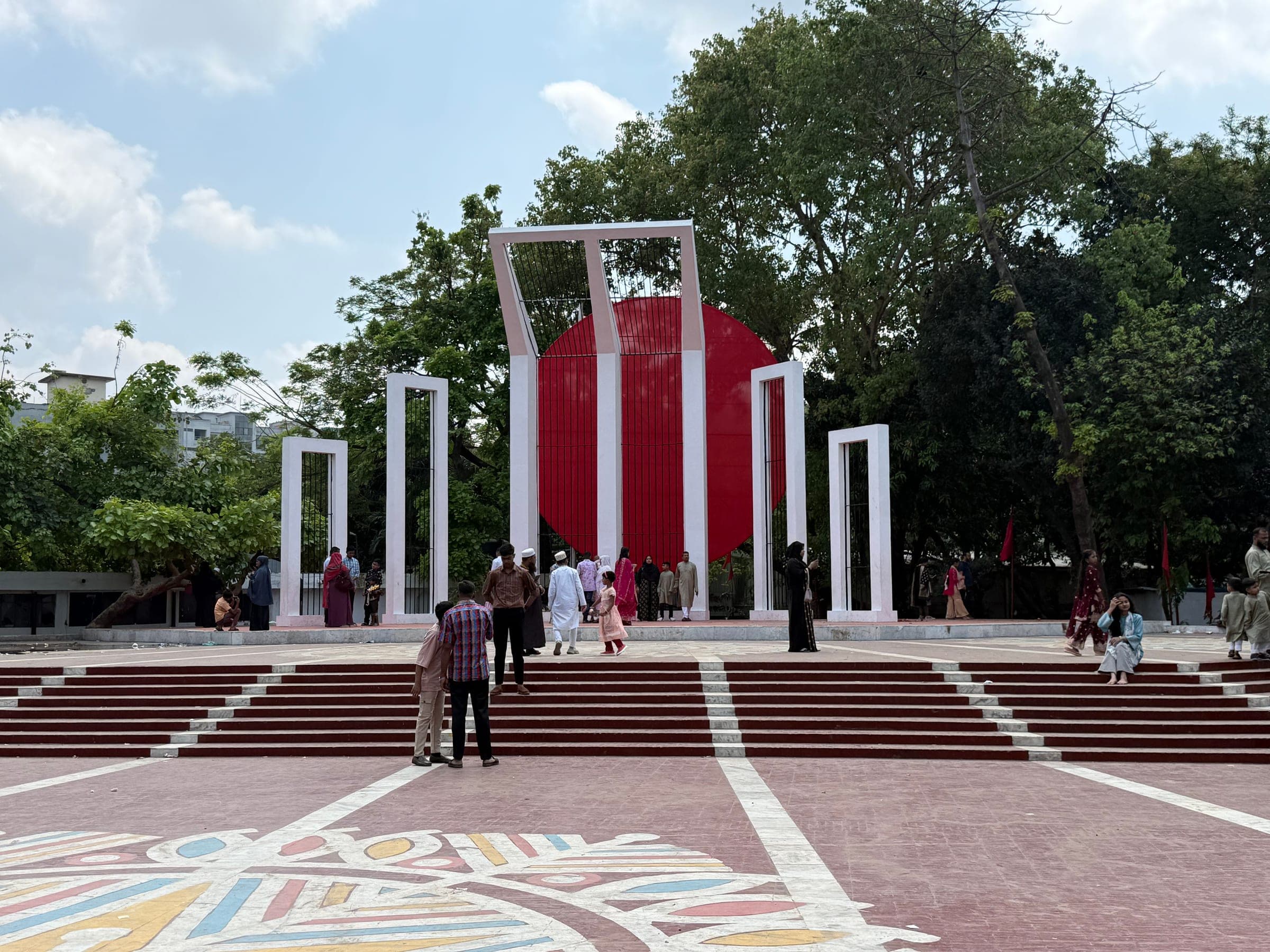 Shaheed Minar в Дакке