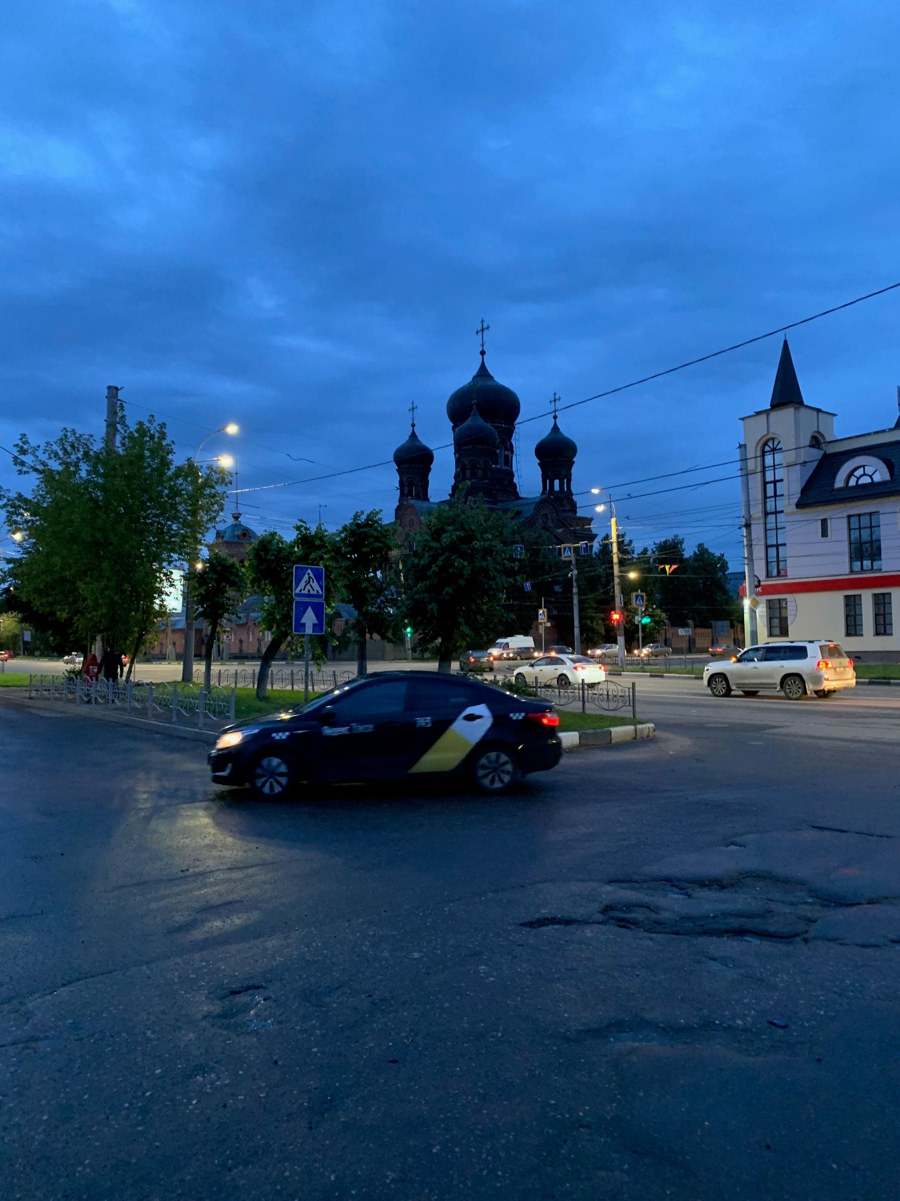 Церковь в Иванове в синий час